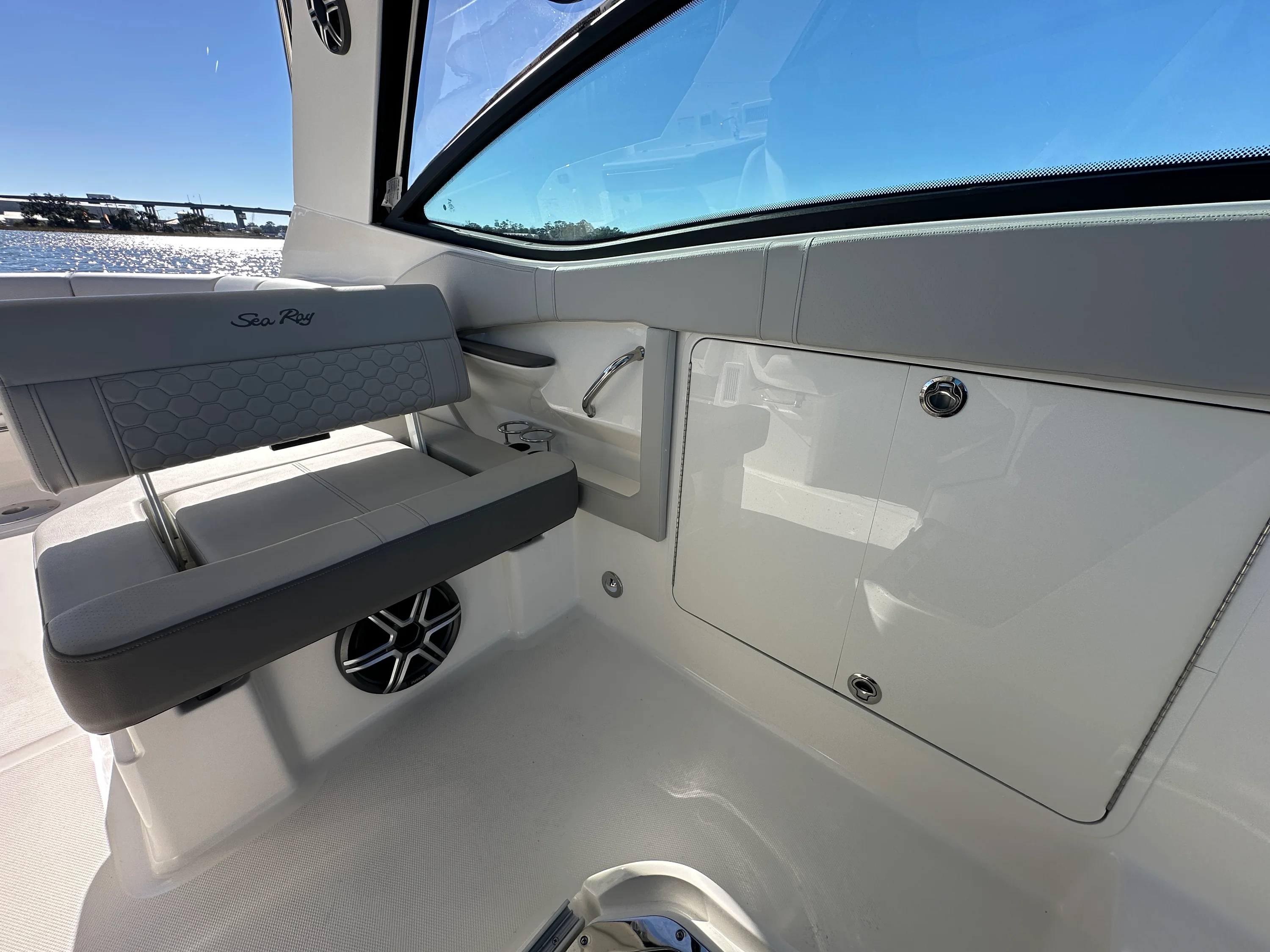 2026 Sea Ray Sundancer 320 Outboard Image Thumbnail #21