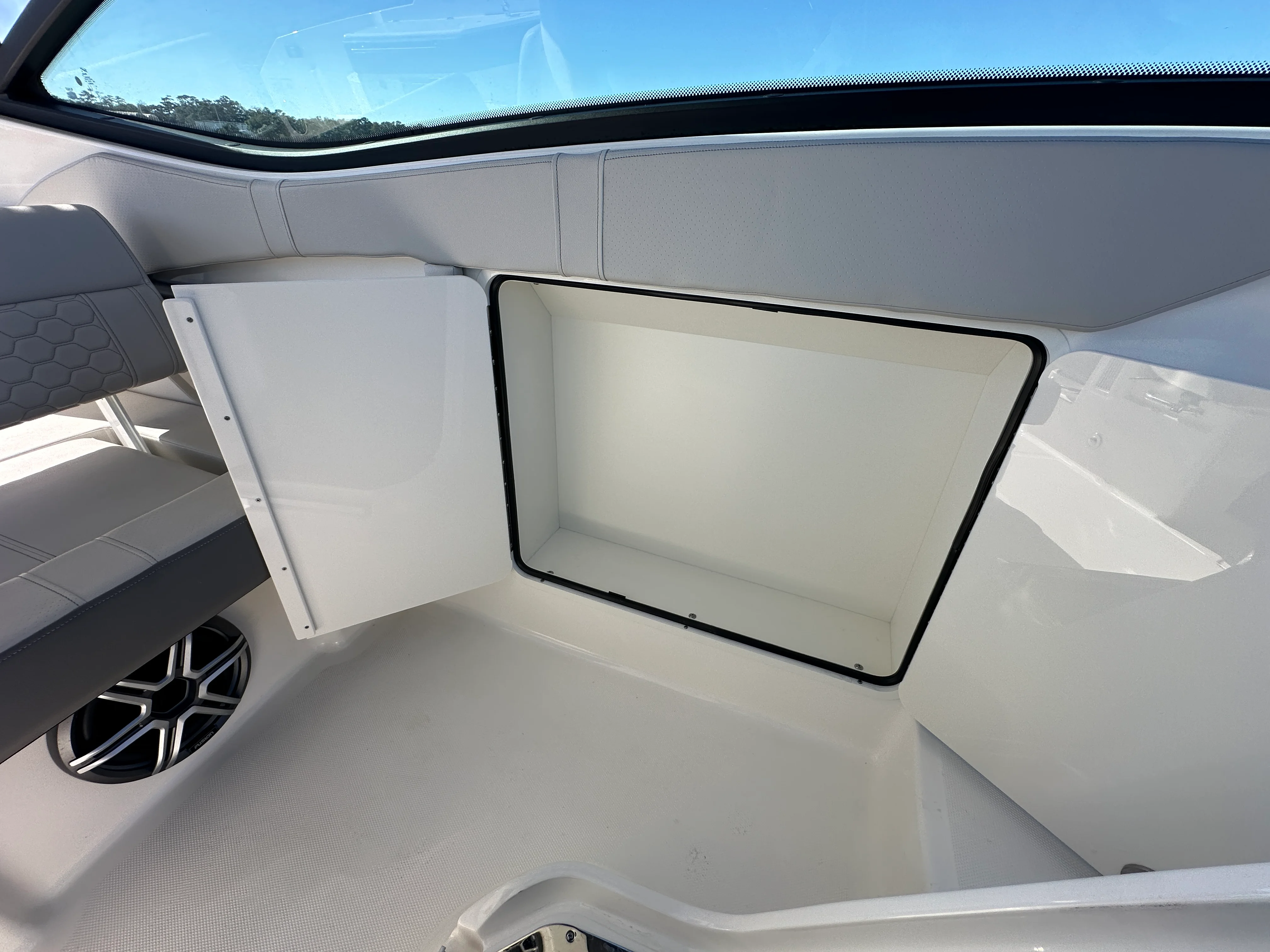 2026 Sea Ray Sundancer 320 Outboard Image Thumbnail #20