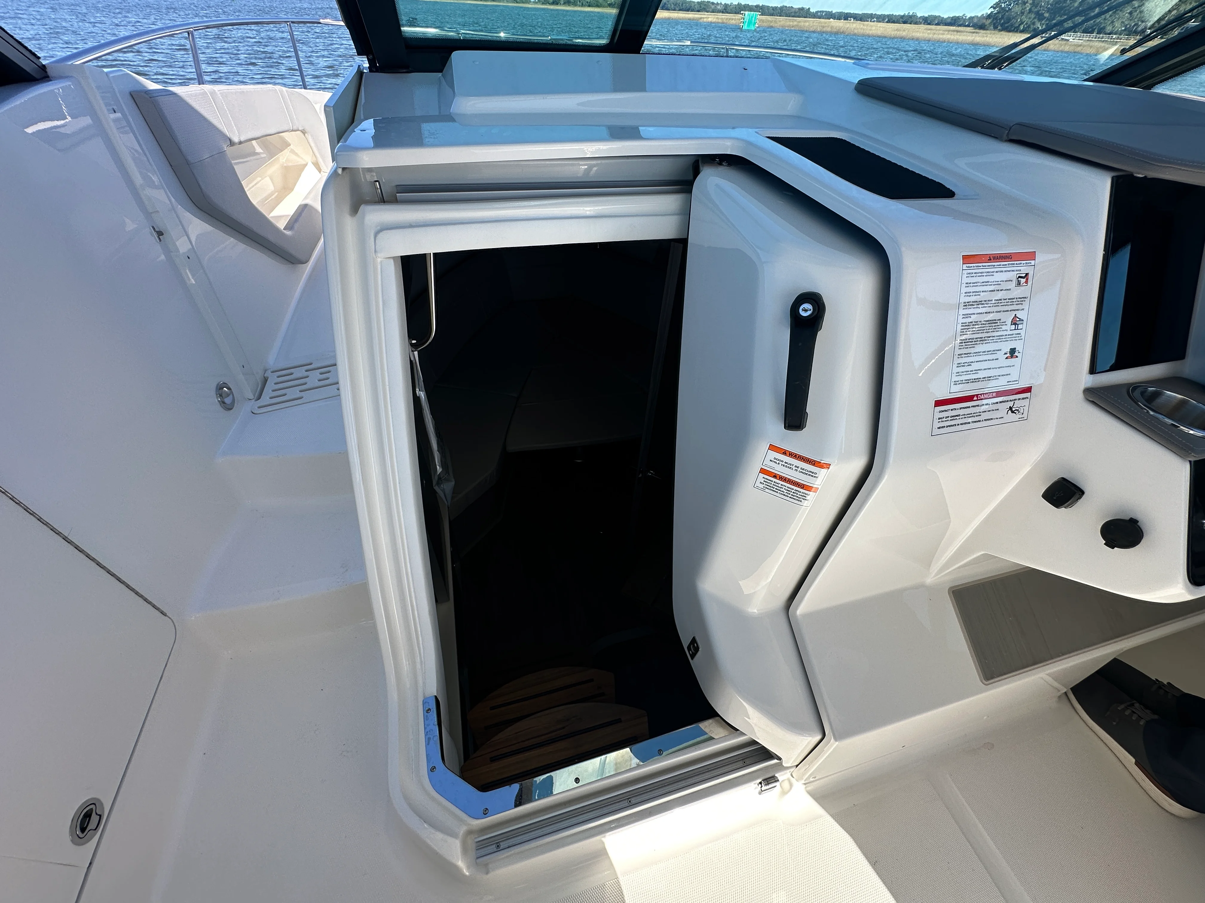 2026 Sea Ray Sundancer 320 Outboard Image Thumbnail #14