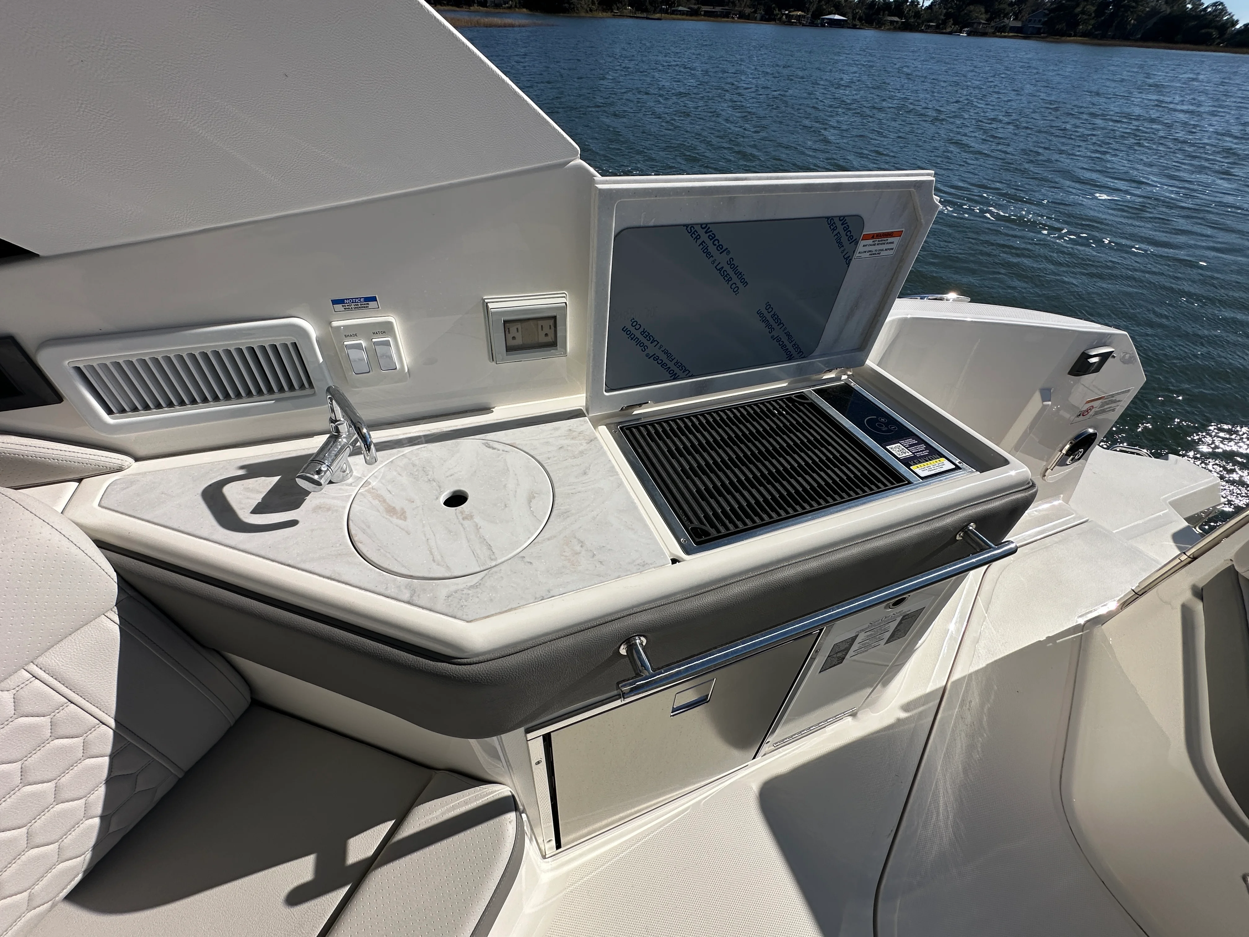 2026 Sea Ray Sundancer 320 Outboard Image Thumbnail #25