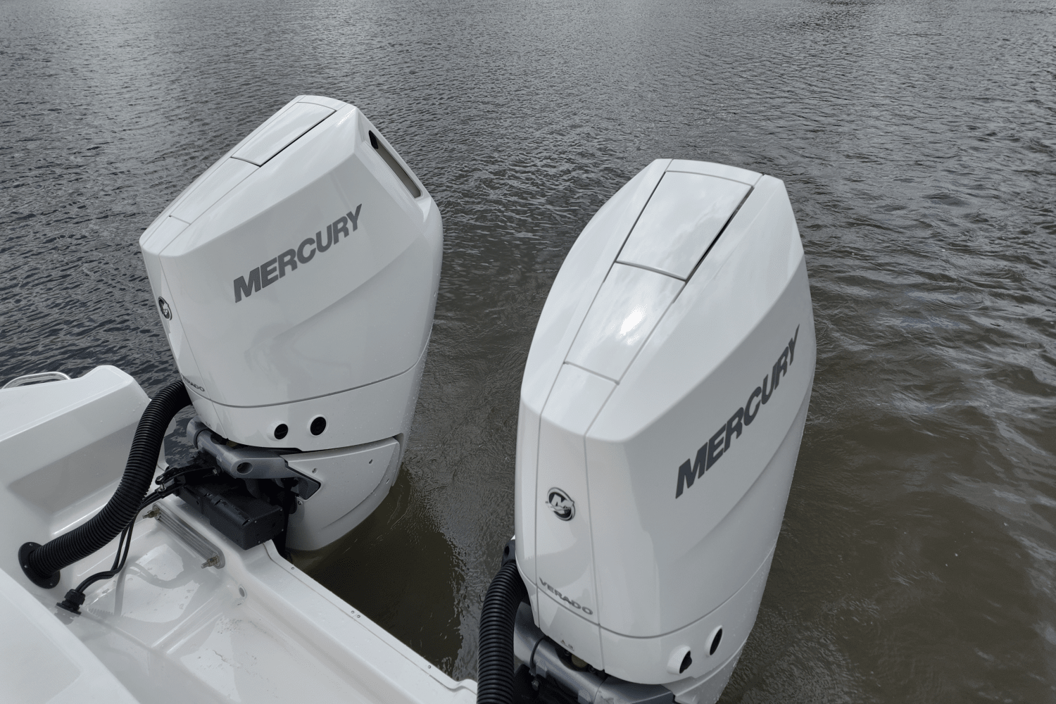 2026 Sea Ray Sundancer 320 Outboard Image Thumbnail #2