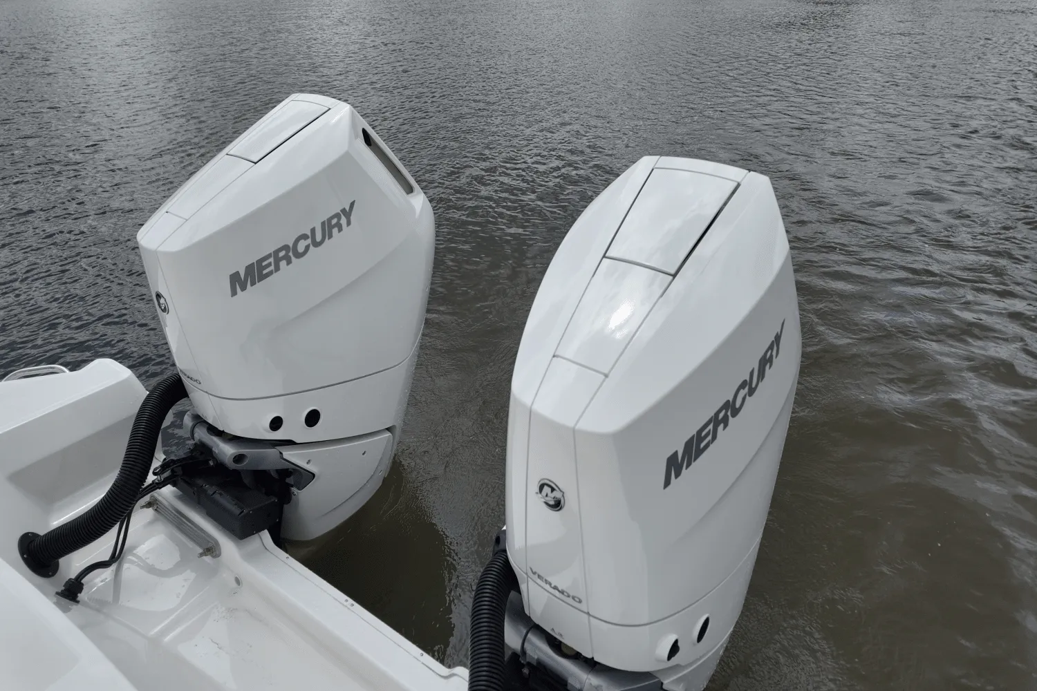 2026 Sea Ray Sundancer 320 Outboard Image Thumbnail #2