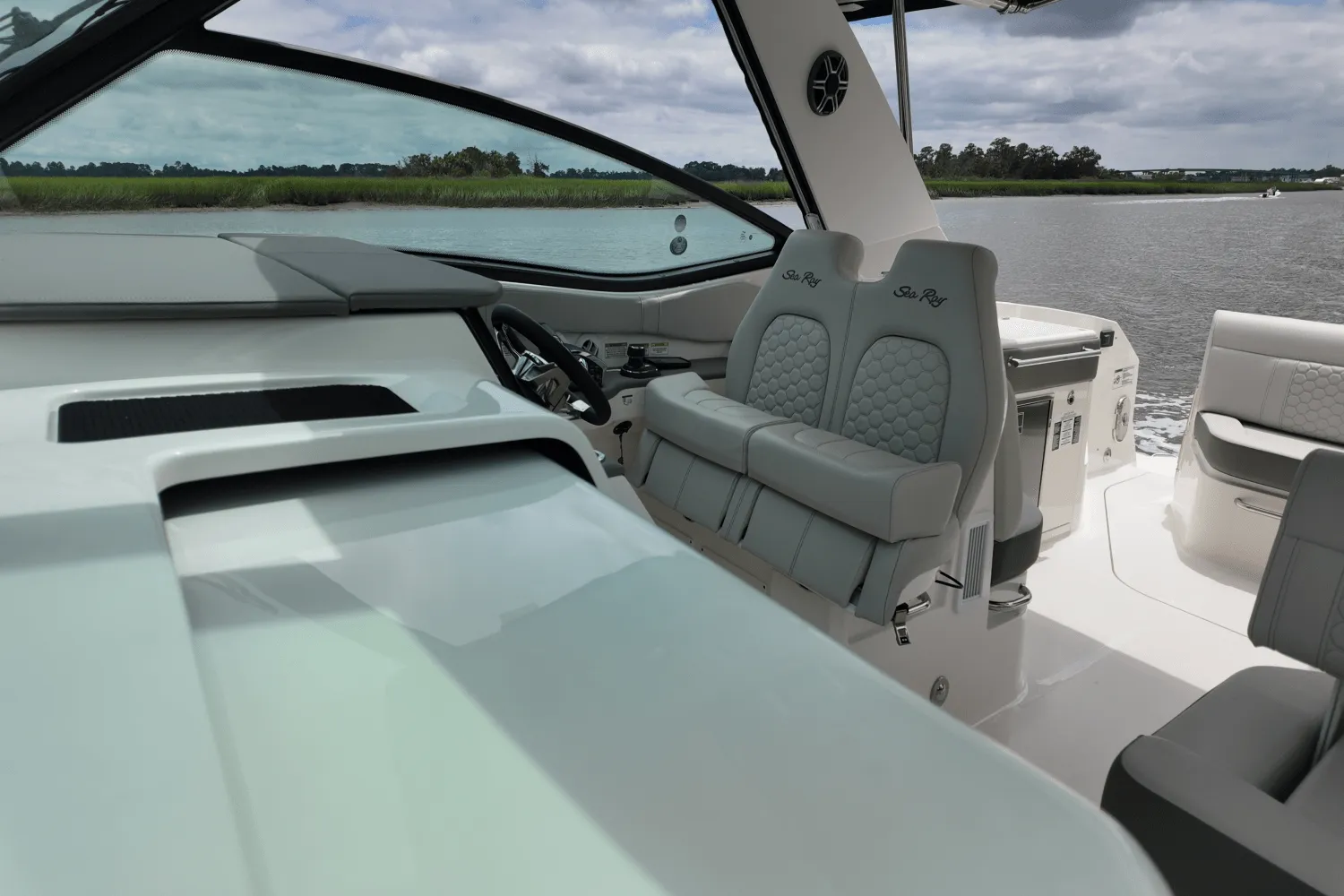 2026 Sea Ray Sundancer 320 Outboard Image Thumbnail #20