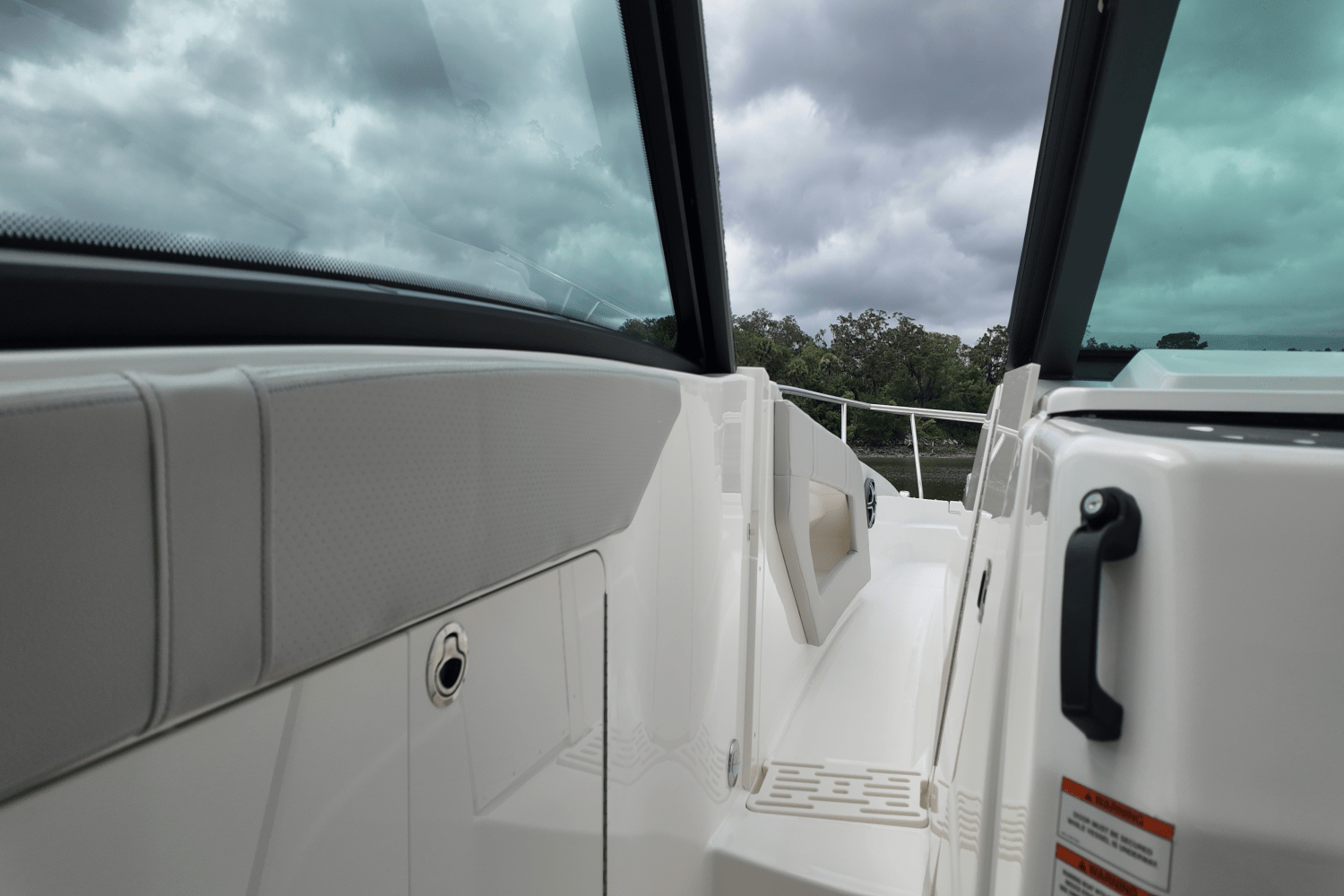 2026 Sea Ray Sundancer 320 Outboard Image Thumbnail #23