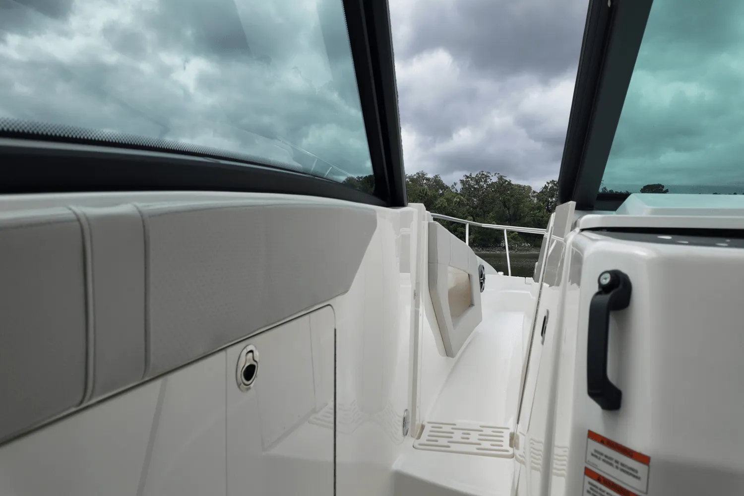 2026 Sea Ray Sundancer 320 Outboard Image Thumbnail #23