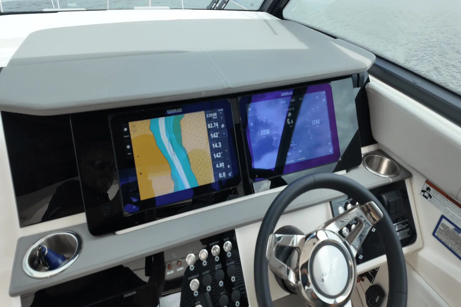2026 Sea Ray Sundancer 320 Outboard Image Thumbnail #18