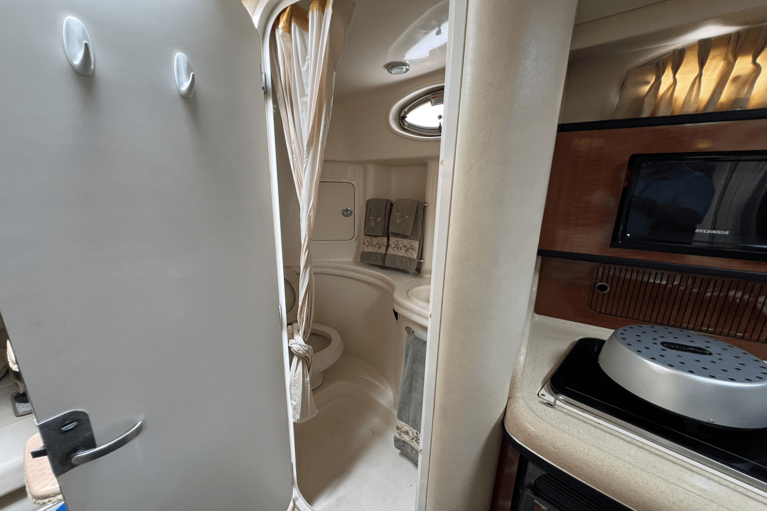 2005 Sea Ray 300 SUNDANCER Image Thumbnail #43