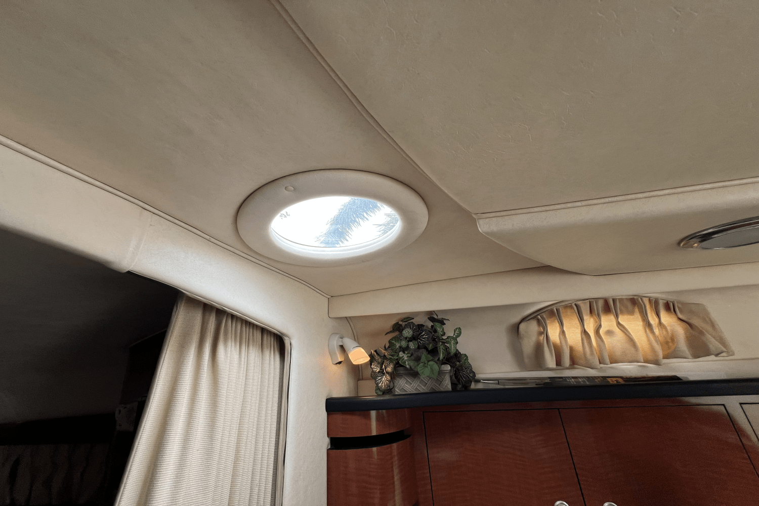 2005 Sea Ray 300 SUNDANCER Image Thumbnail #40