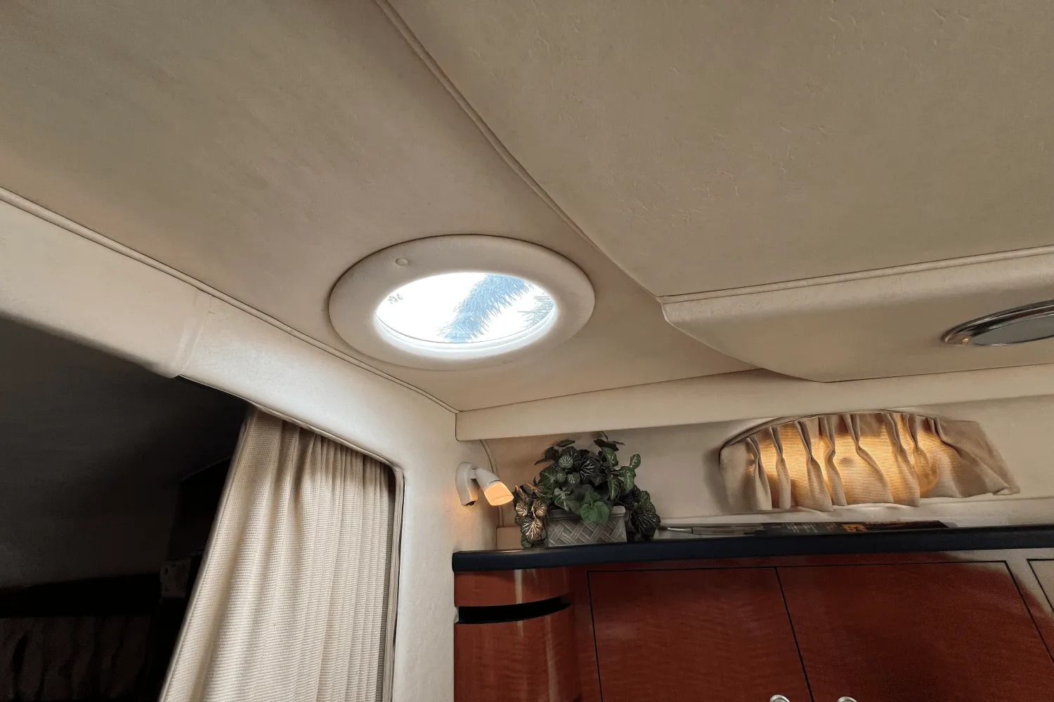 2005 Sea Ray 300 SUNDANCER Image Thumbnail #40