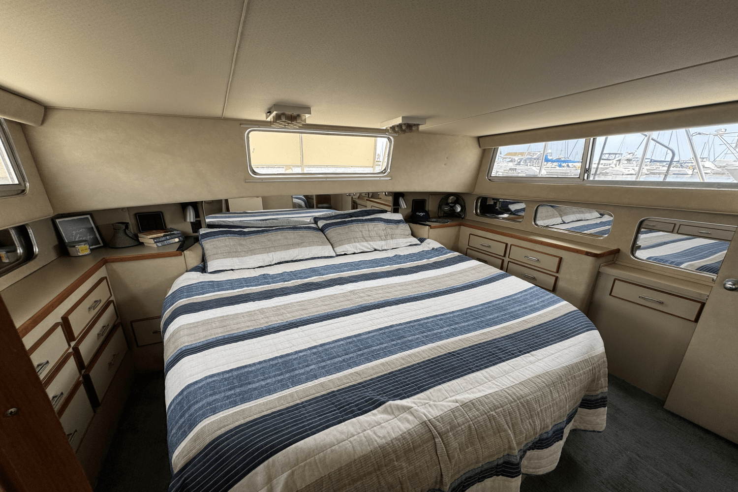 1986 Chris-Craft 381 CATALINA Image Thumbnail #20