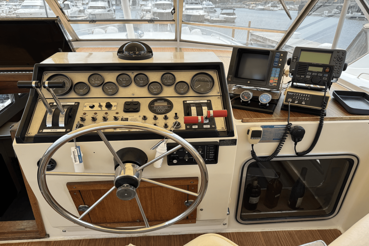 1986 Chris-Craft 381 CATALINA Image Thumbnail #4