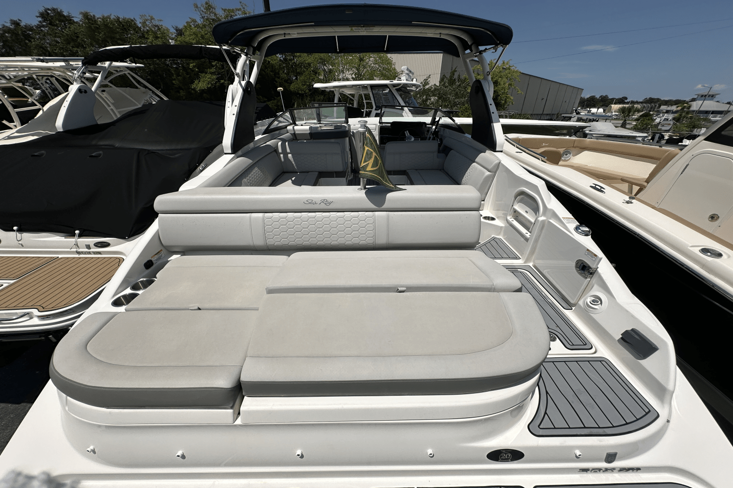 2020 Sea Ray 270 SDX OB Image Thumbnail #3