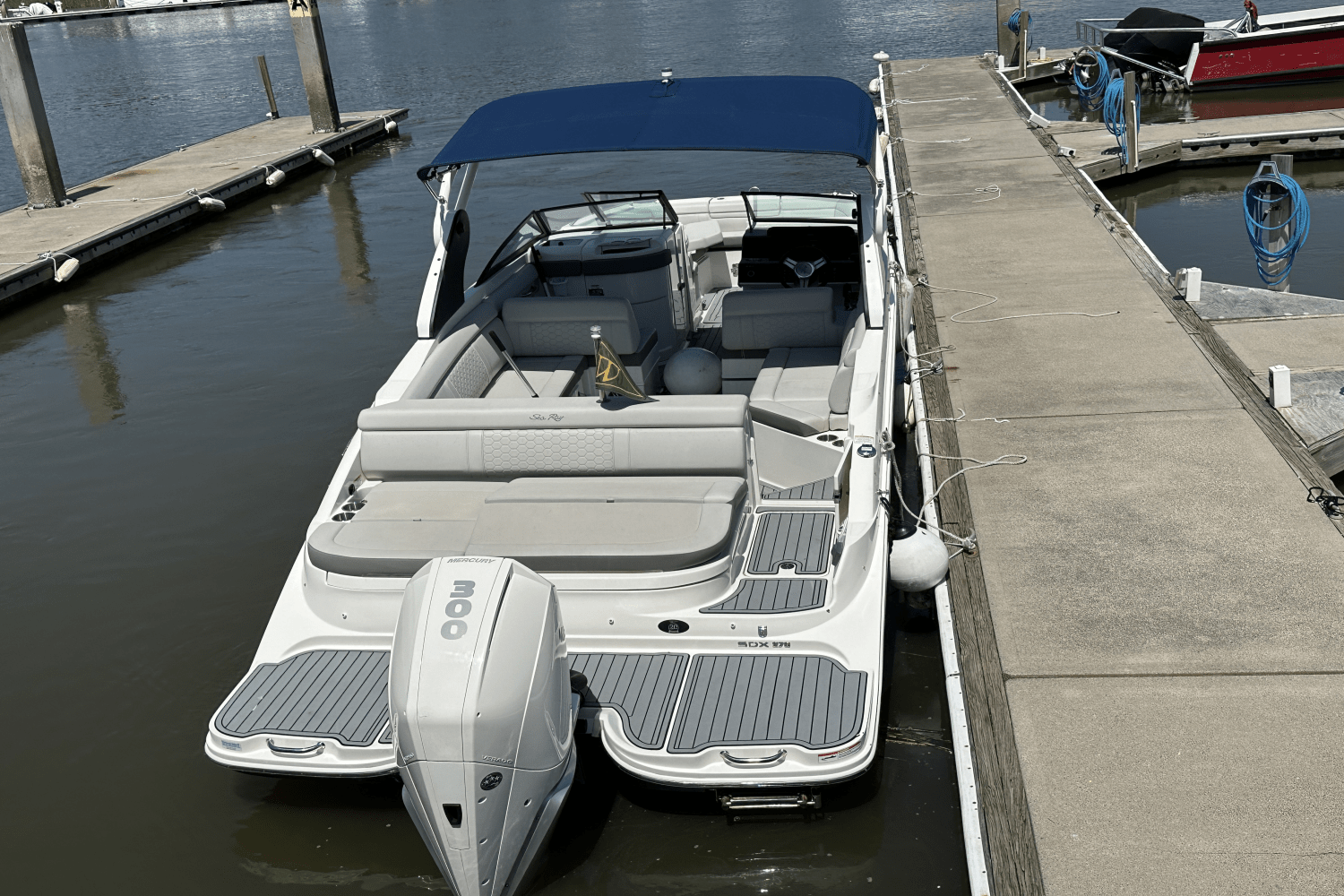 2020 Sea Ray 270 SDX OB Image Thumbnail #2