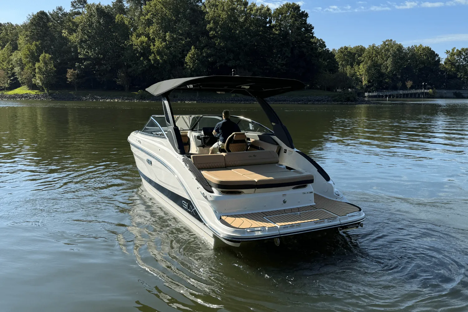 2026 Sea Ray SLX 260 Image Thumbnail #4