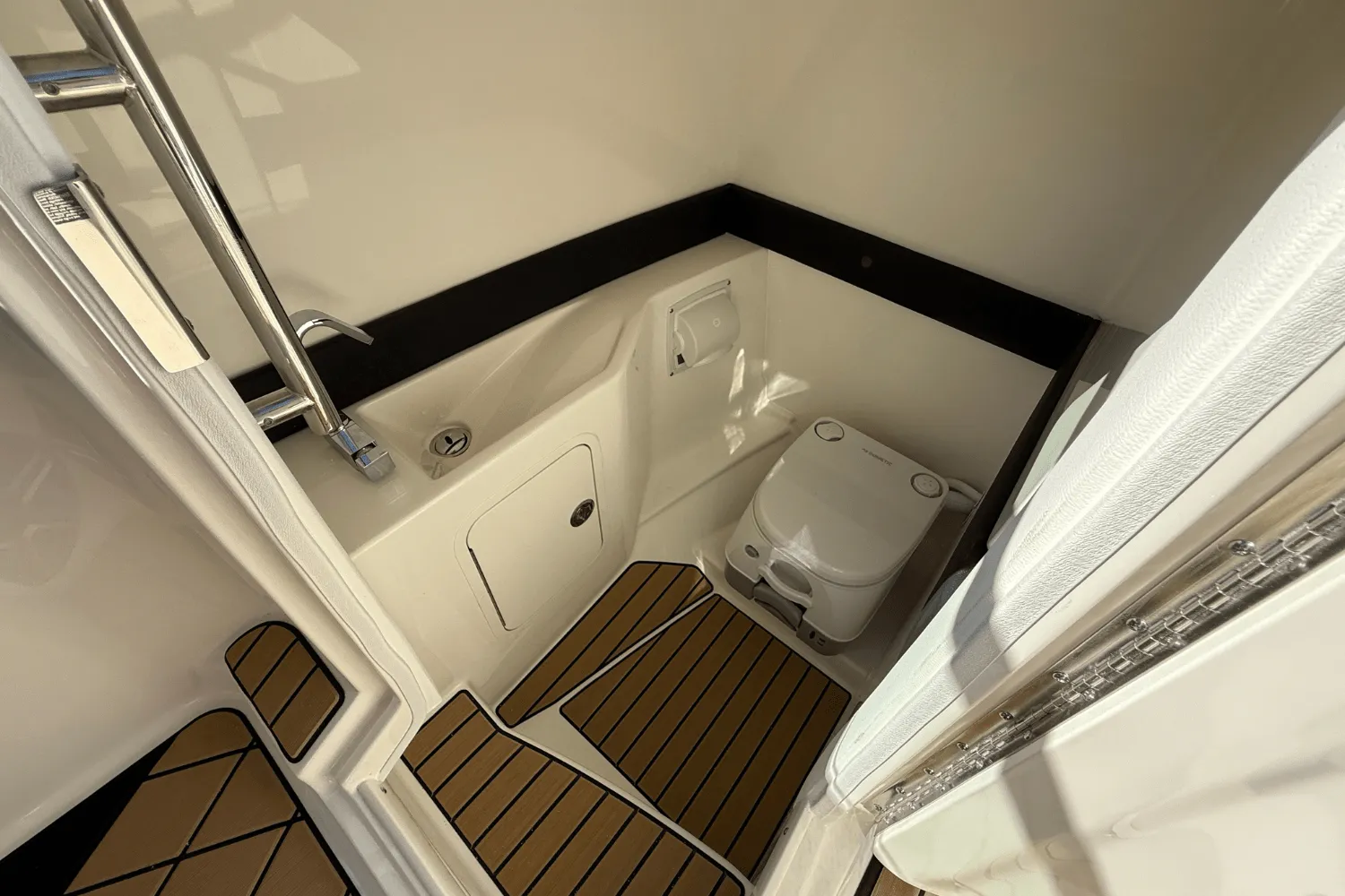 2026 Sea Ray SLX 260 Image Thumbnail #28