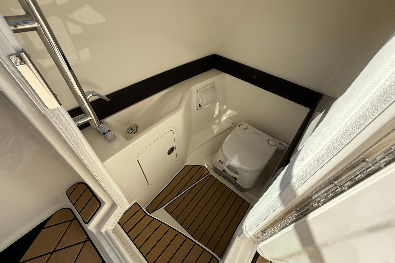 2026 Sea Ray SLX 260 Image Thumbnail #26