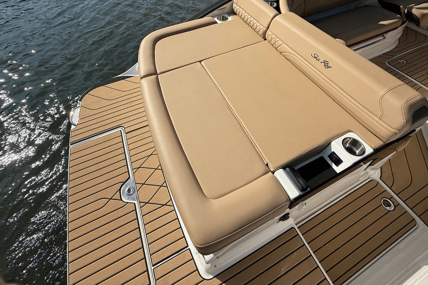 2026 Sea Ray SLX 260 Image Thumbnail #11