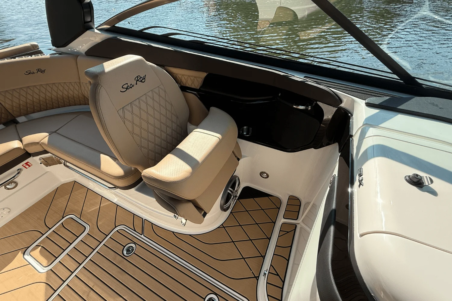 2026 Sea Ray SLX 260 Image Thumbnail #24