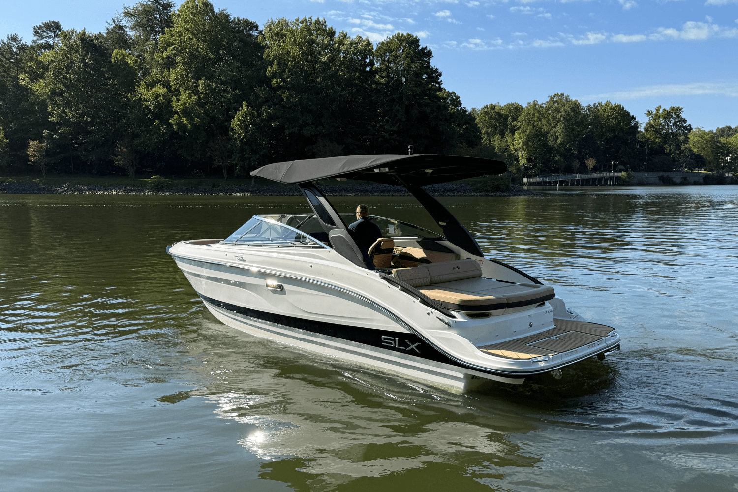 2026 Sea Ray SLX 260 Image Thumbnail #9