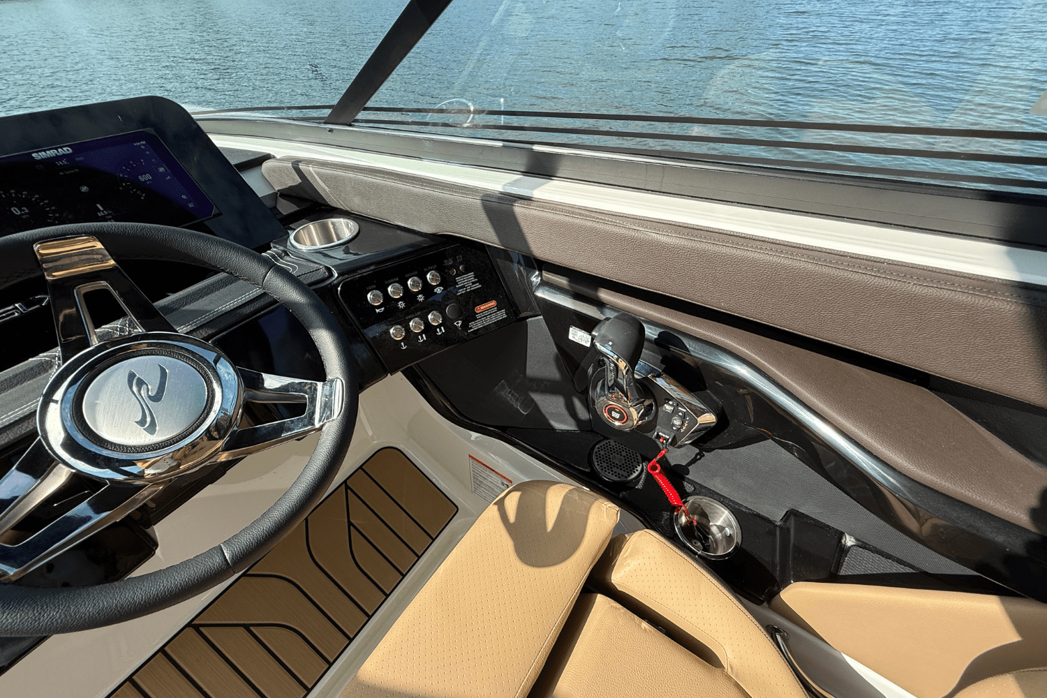 2026 Sea Ray SLX 260 Image Thumbnail #30