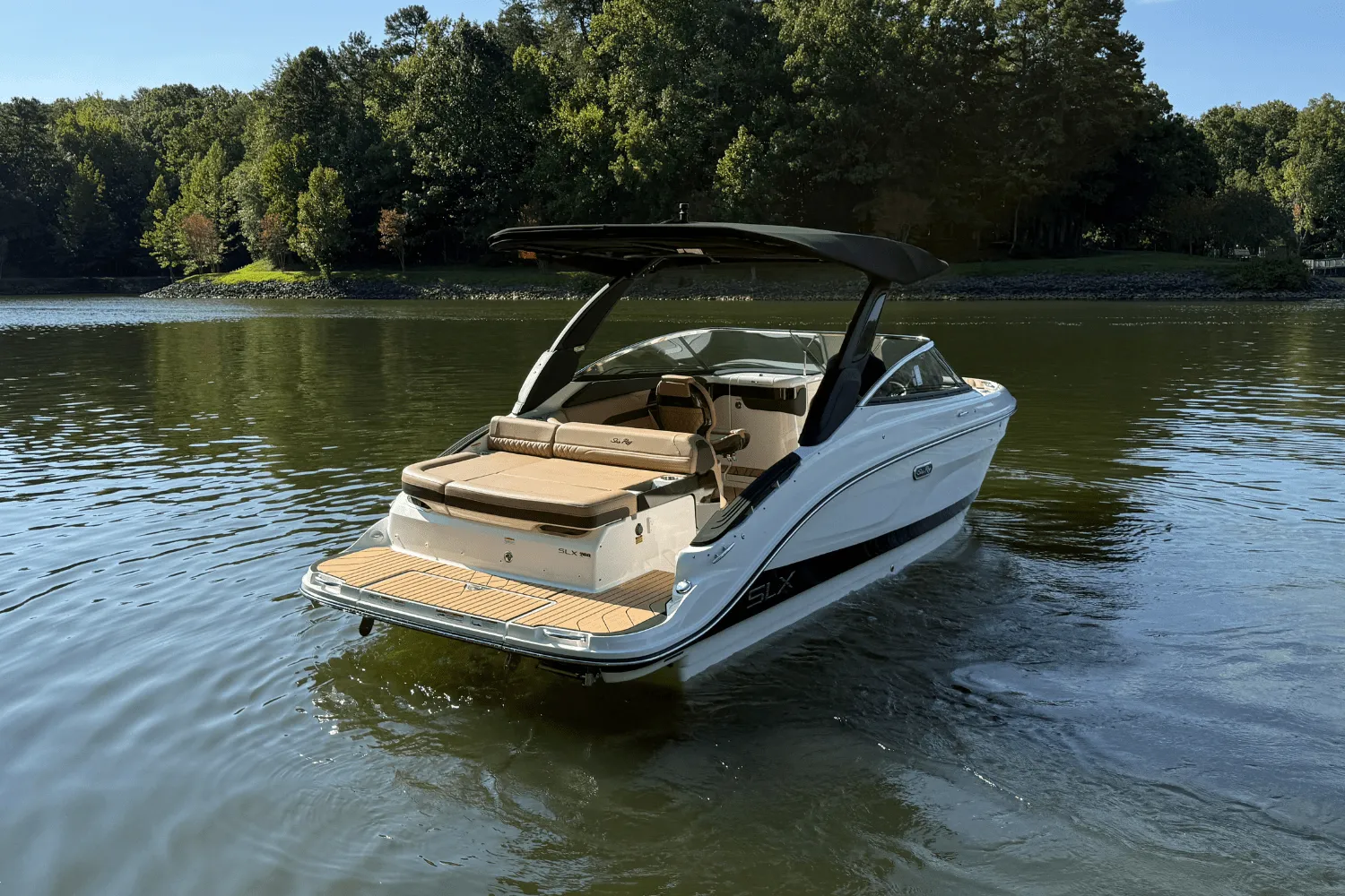 2026 Sea Ray SLX 260 Image Thumbnail #2