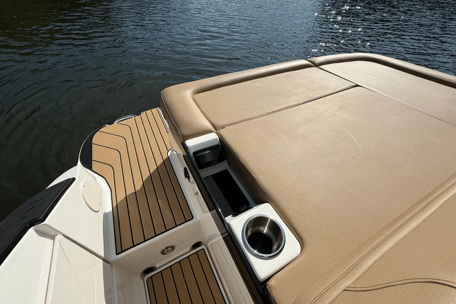 2026 Sea Ray SLX 260 Image Thumbnail #14