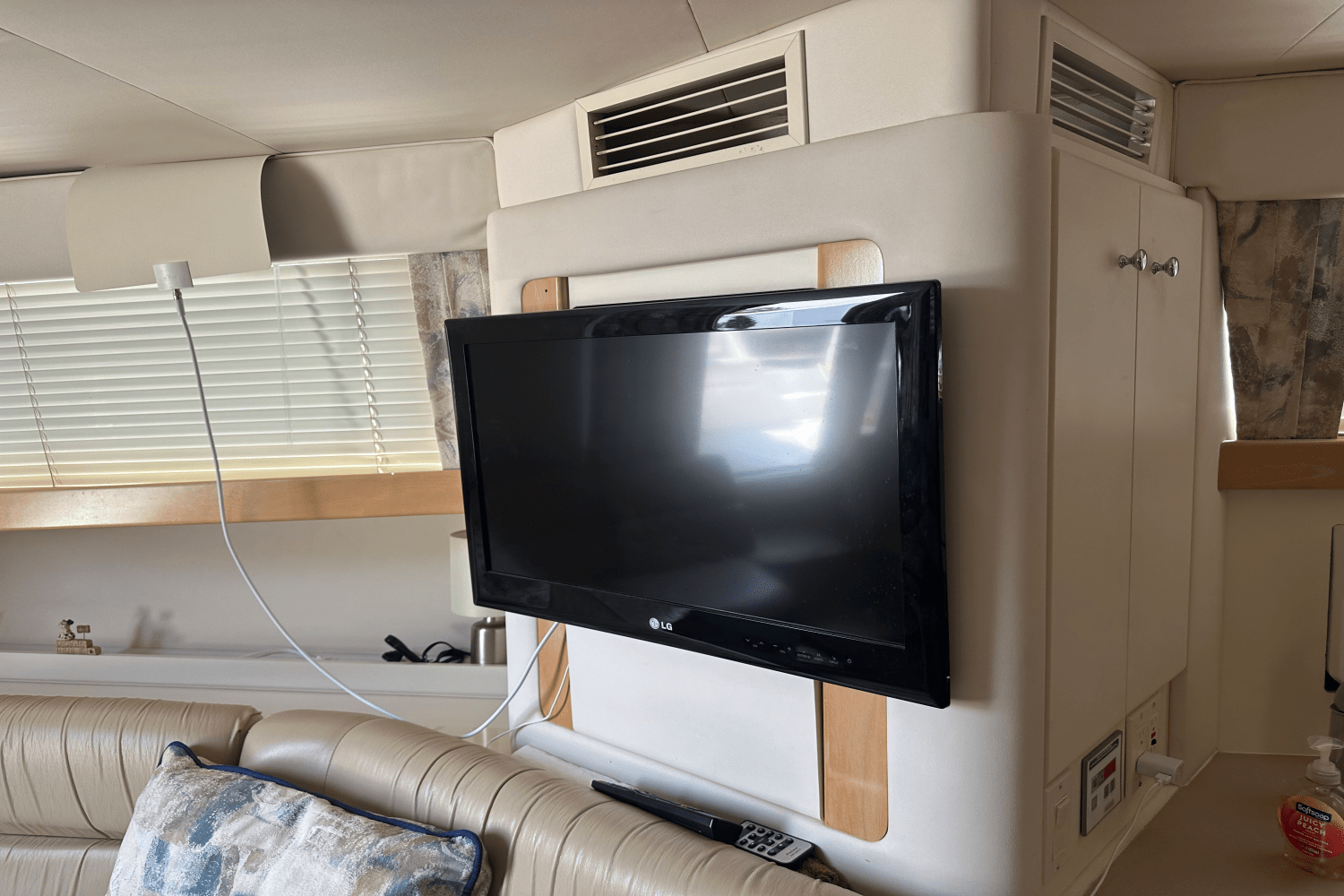 1998 Carver Yachts SANTEGO 380 Image Thumbnail #16