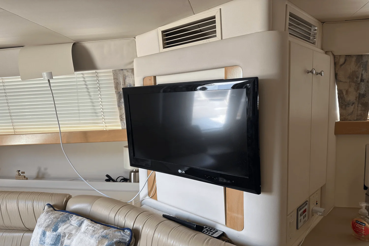 1998 Carver Yachts SANTEGO 380 Image Thumbnail #16