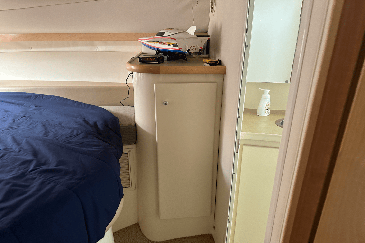 1998 Carver Yachts SANTEGO 380 Image Thumbnail #27