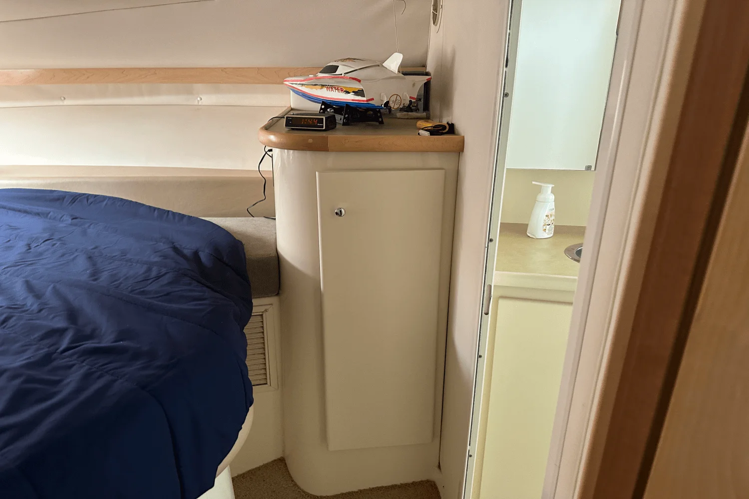 1998 Carver Yachts SANTEGO 380 Image Thumbnail #27