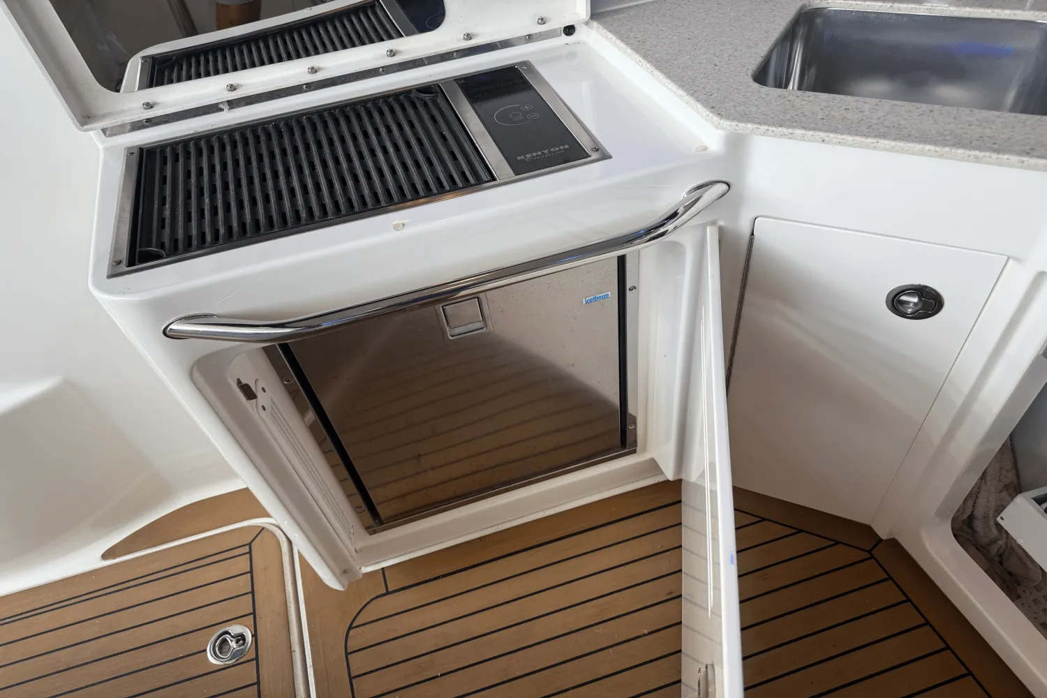 2010 Sea Ray 470 SUNDANCER Image Thumbnail #32