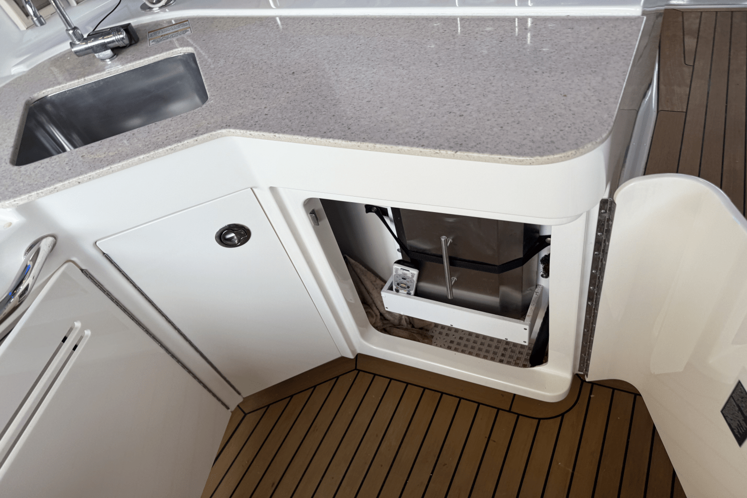 2010 Sea Ray 470 SUNDANCER Image Thumbnail #33