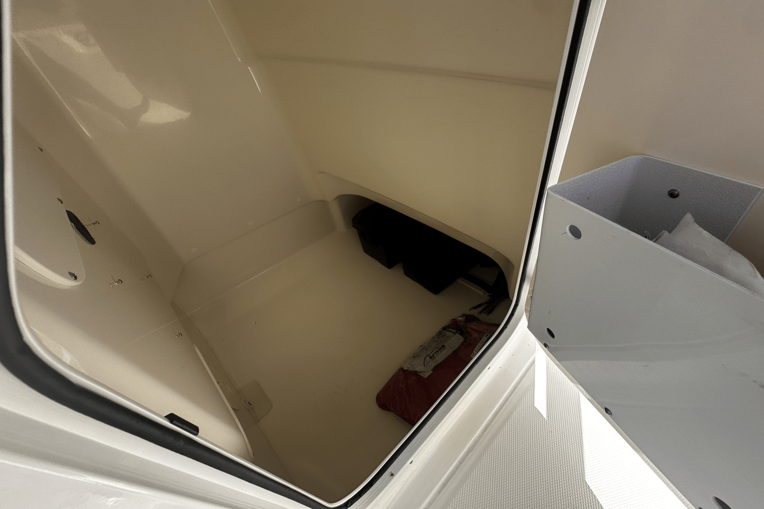 2024 Boston Whaler 210 Montauk Image Thumbnail #10