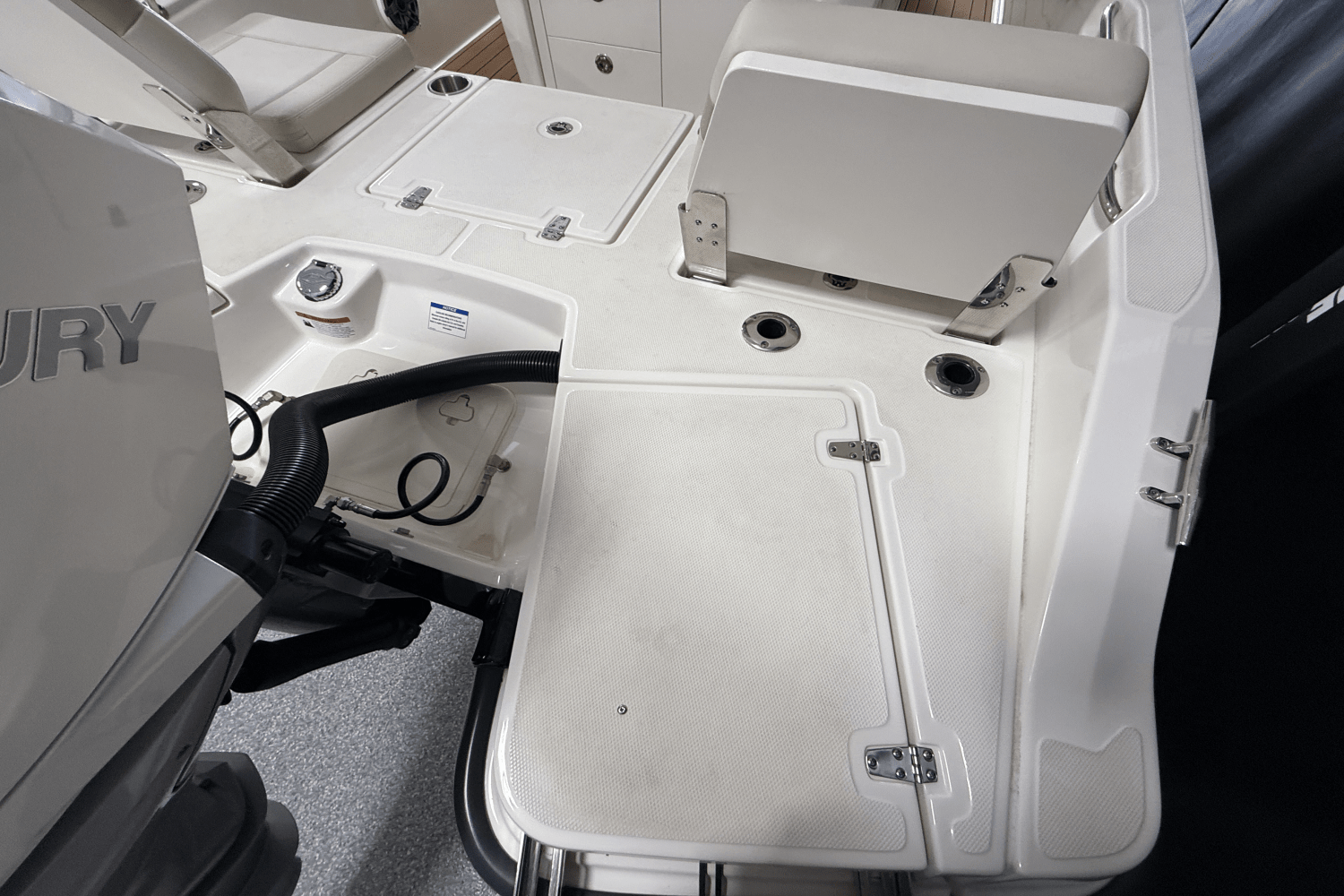 2023 Boston Whaler 250 Dauntless Image Thumbnail #15