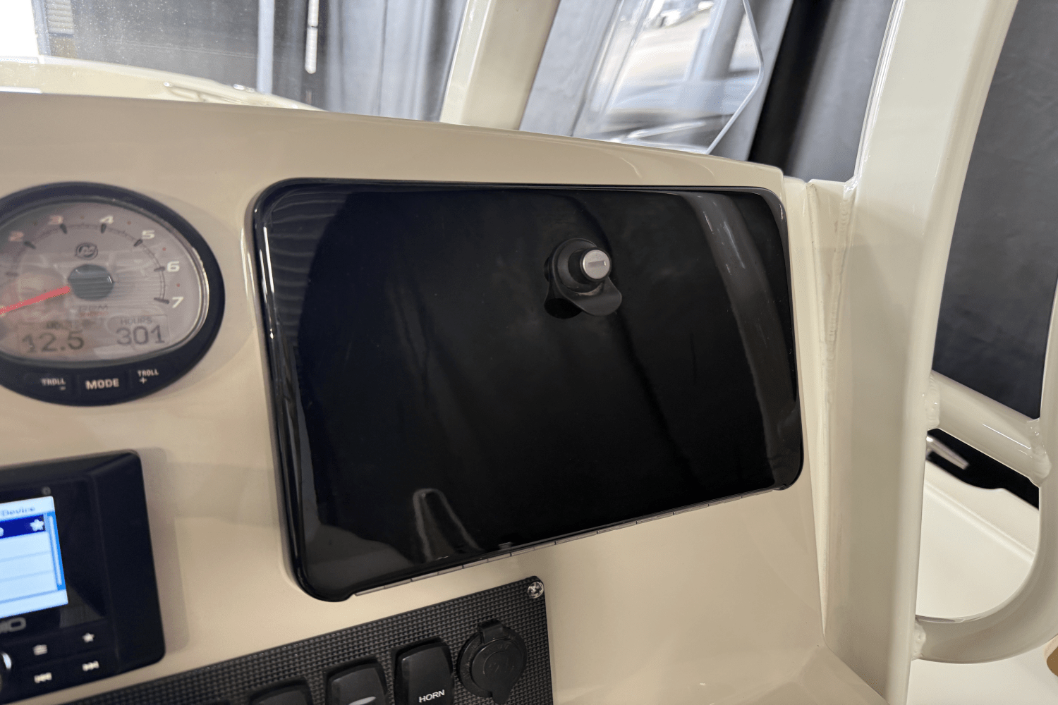 2023 Boston Whaler 250 Dauntless Image Thumbnail #50