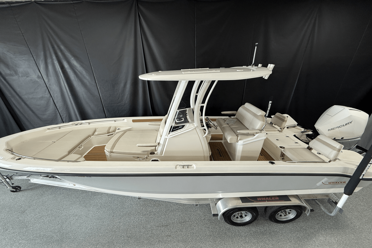 2023 Boston Whaler 250 Dauntless Image Thumbnail #1