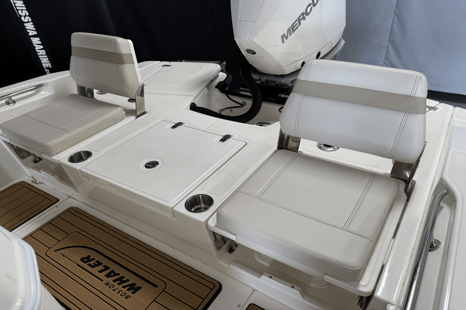 2023 Boston Whaler 250 Dauntless Image Thumbnail #18