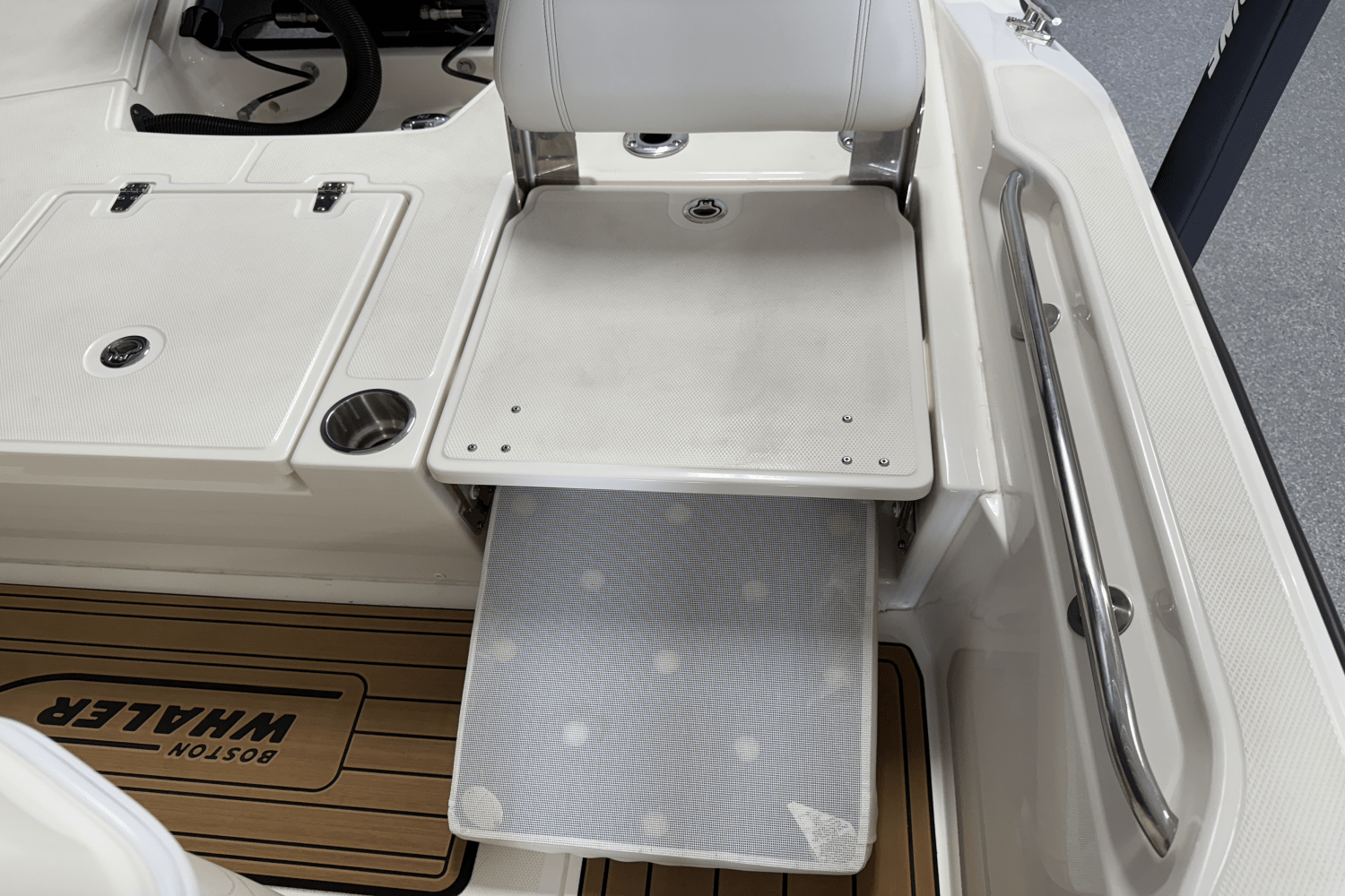 2023 Boston Whaler 250 Dauntless Image Thumbnail #19