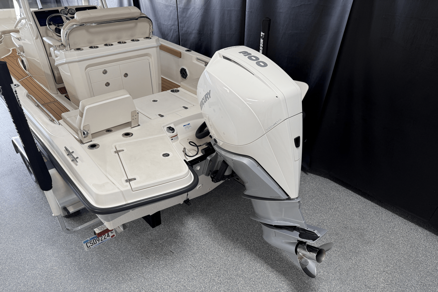 2023 Boston Whaler 250 Dauntless Image Thumbnail #7