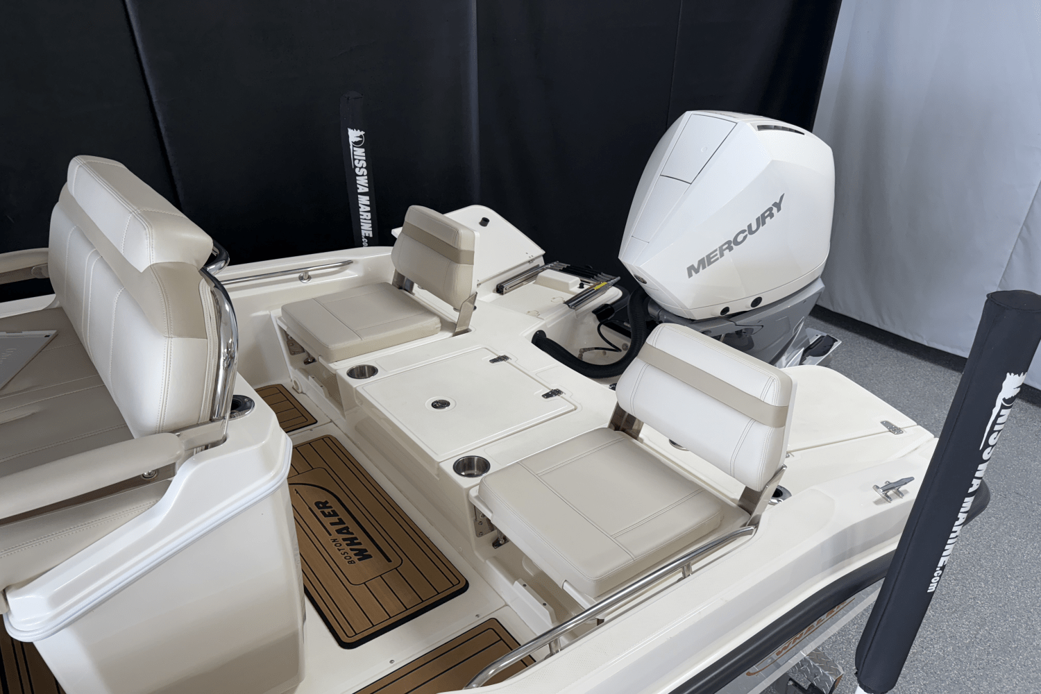 2023 Boston Whaler 250 Dauntless Image Thumbnail #6
