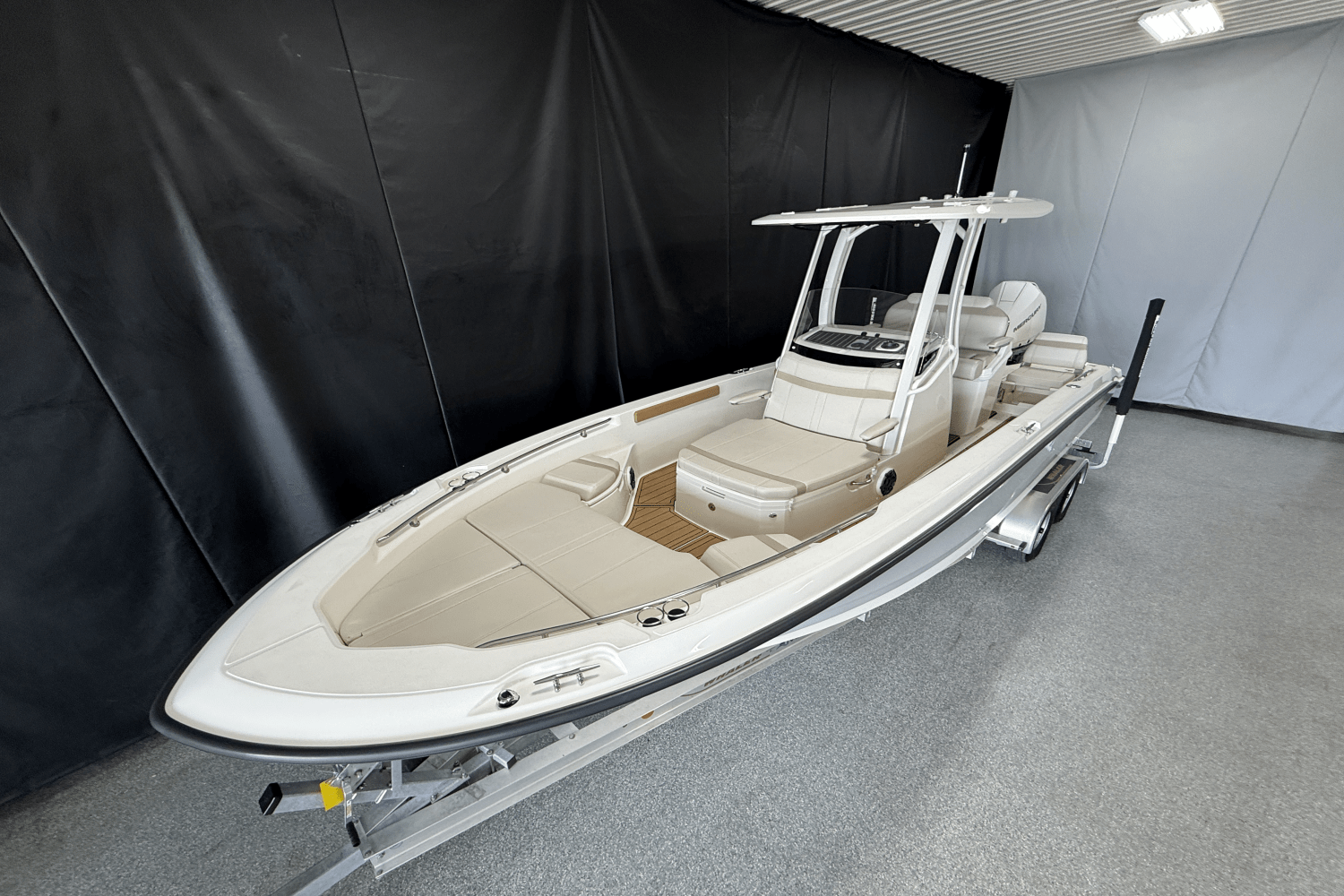 2023 Boston Whaler 250 Dauntless Image Thumbnail #4