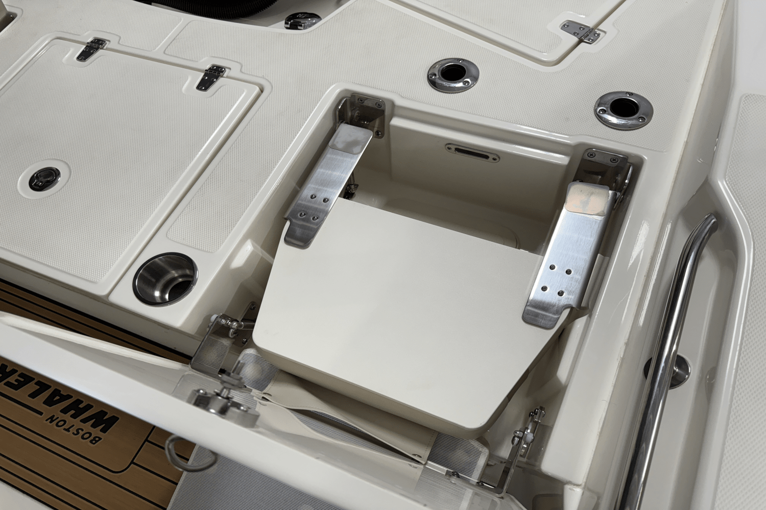 2023 Boston Whaler 250 Dauntless Image Thumbnail #22