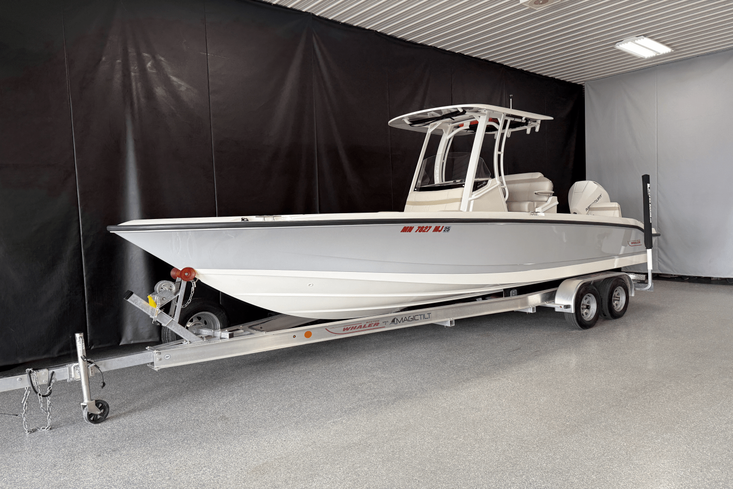 2023 Boston Whaler 250 Dauntless Image Thumbnail #2