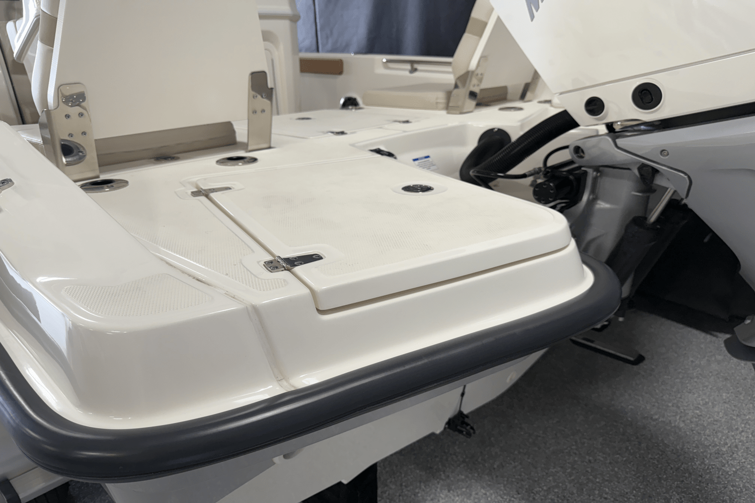 2023 Boston Whaler 250 Dauntless Image Thumbnail #9