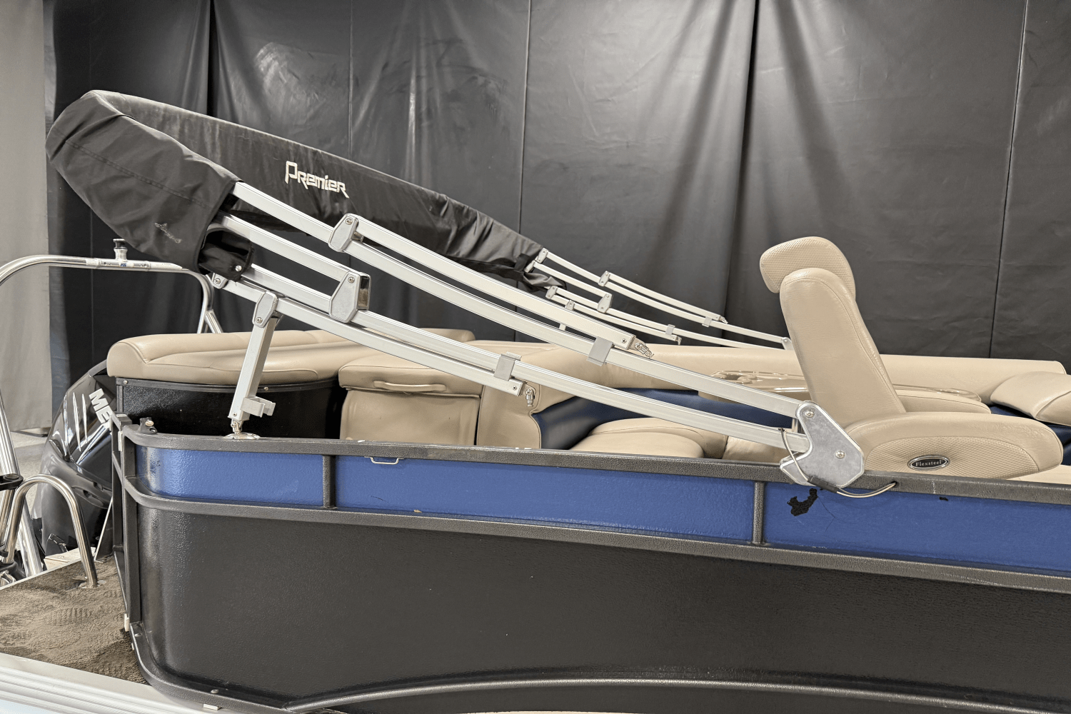 2012 Premier 235 SOLARIS Image Thumbnail #19