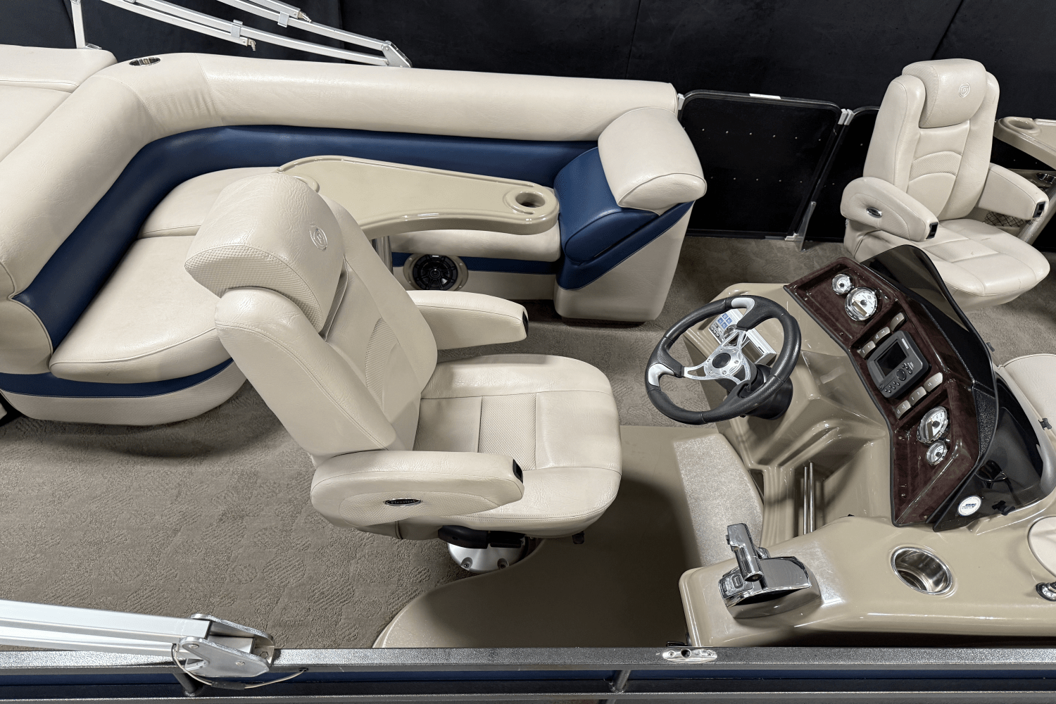 2012 Premier 235 SOLARIS Image Thumbnail #9