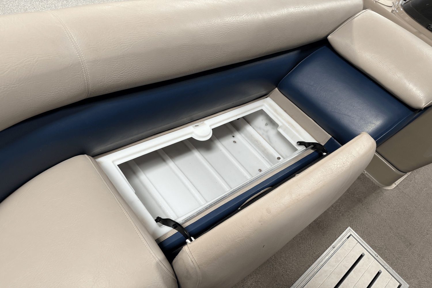 2012 Premier 235 SOLARIS Image Thumbnail #86