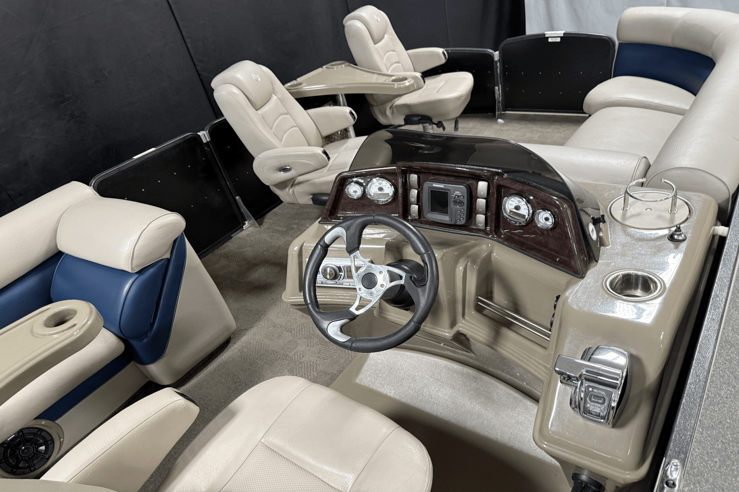 2012 Premier 235 SOLARIS Image Thumbnail #10