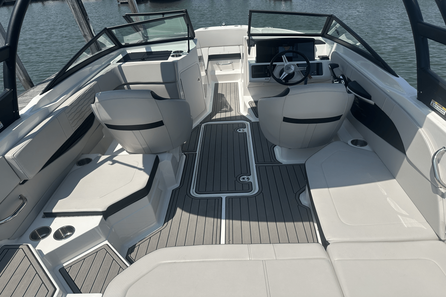2023 Sea Ray 210 SPX/OB Image Thumbnail #8
