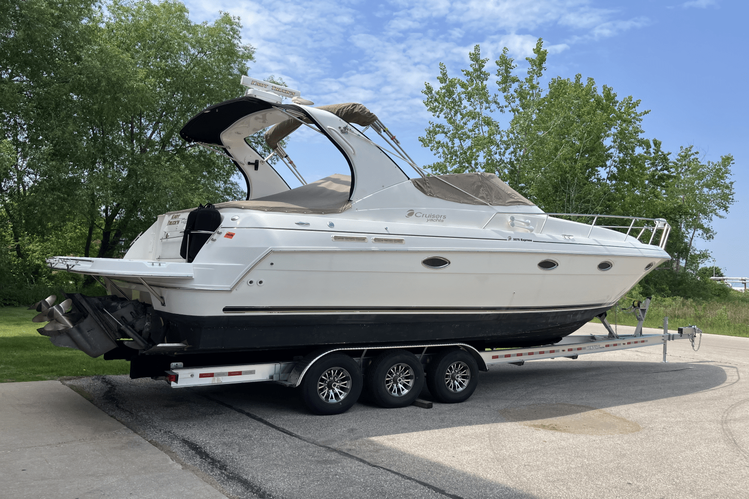2000 Cruisers Yachts 3375 Image Thumbnail #2